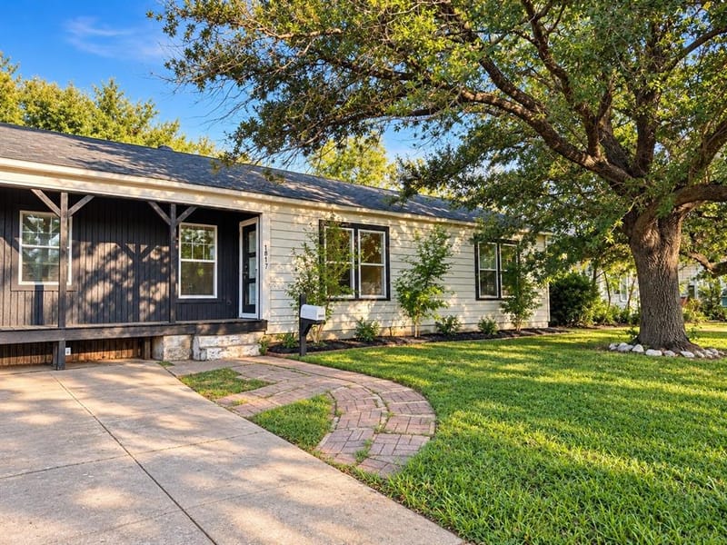 1817 N Alexander Street, Sherman TX 75092 - Photo 2