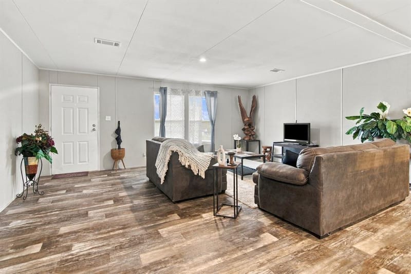 138 Kelly Court, Azle TX 76020 - Photo 5