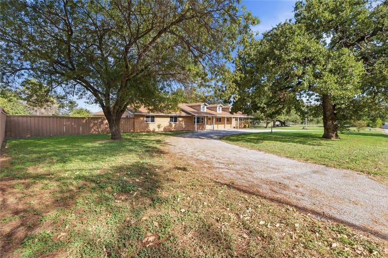 1822 VINE Street, Brownwood TX 75801