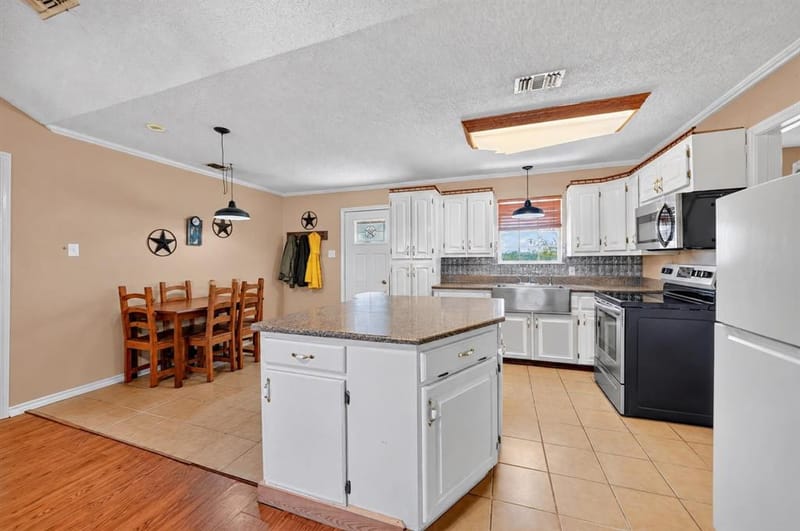 261 Rs County Road 4528, Point TX 75472 - Photo 10