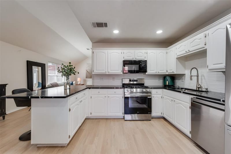 4104 Creekmeadow Drive, Carrollton TX 75010 - Photo 10