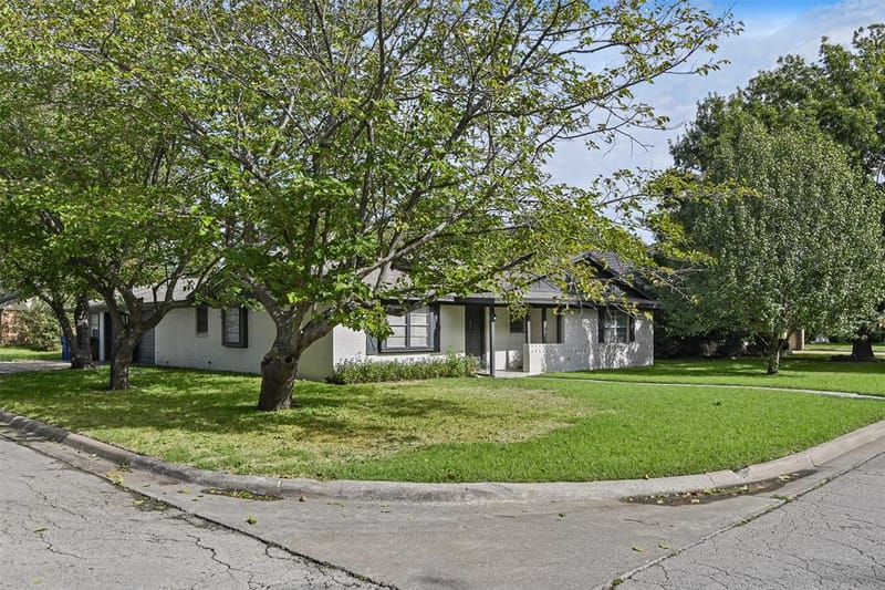 116 San Jacinto Street, Waxahachie TX 75165 - Photo 2