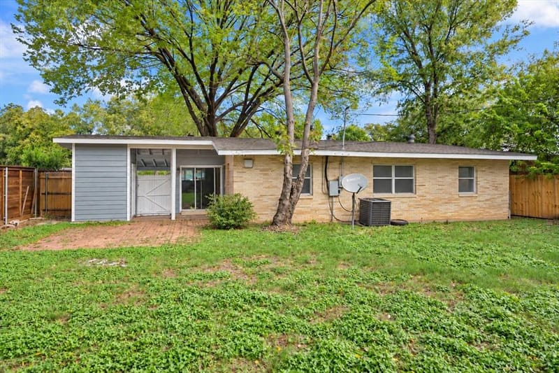 2116 Marilyn Lane, Arlington TX 76010 - Photo 18