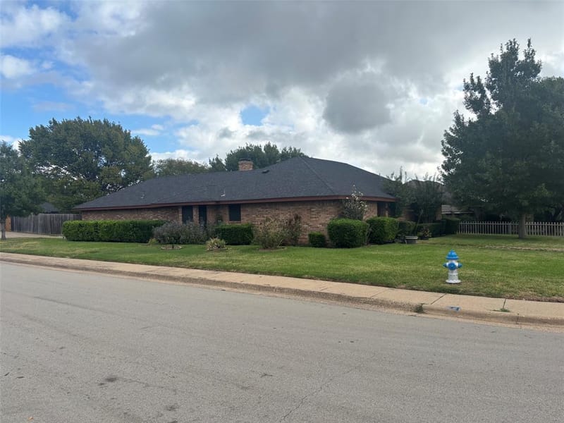 1335 Briarmeade Drive, Duncanville TX 75137