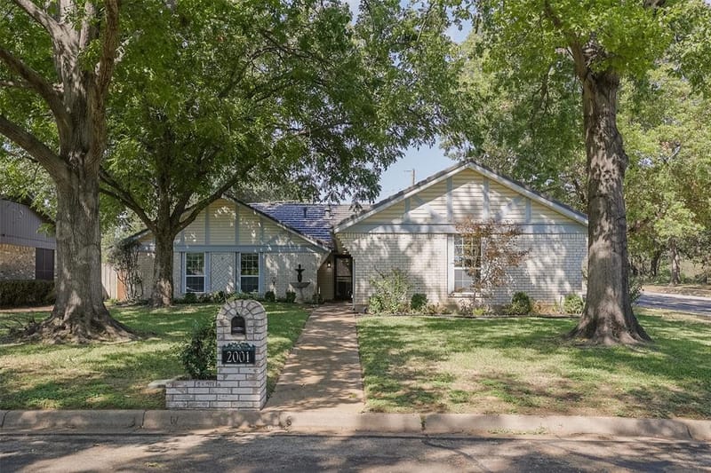 2001 Heather Way Drive, Arlington TX 76012 - Photo 3