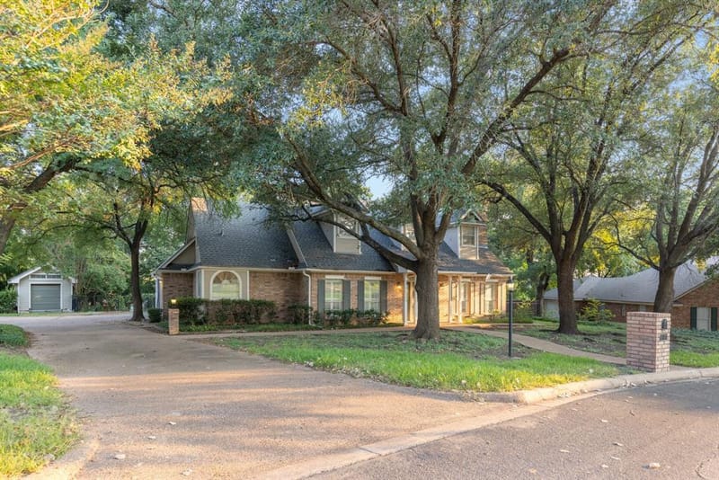 207 Westlane Circle, Woodway TX 76712 - Photo 2