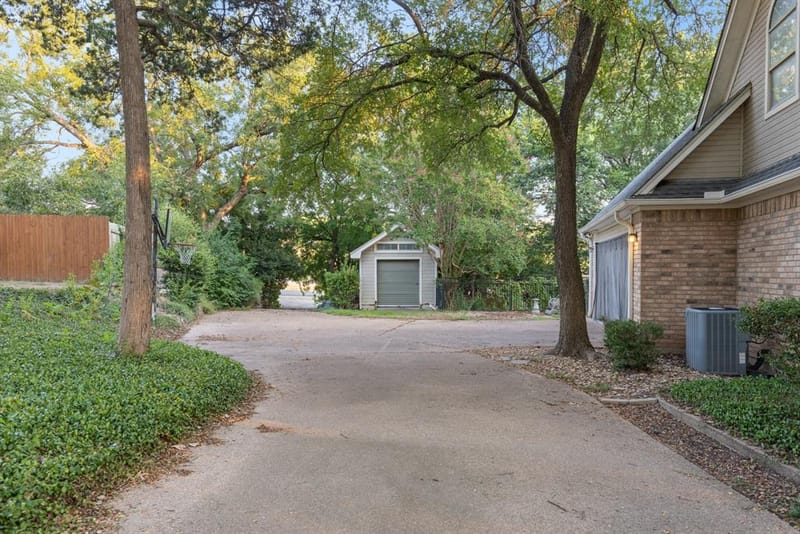 207 Westlane Circle, Woodway TX 76712 - Photo 6