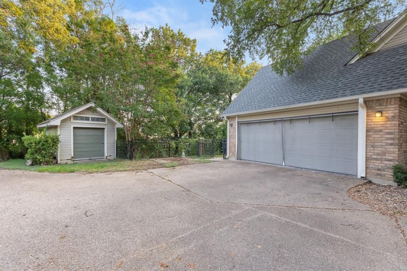 207 Westlane Circle, Woodway TX 76712 - Photo 5