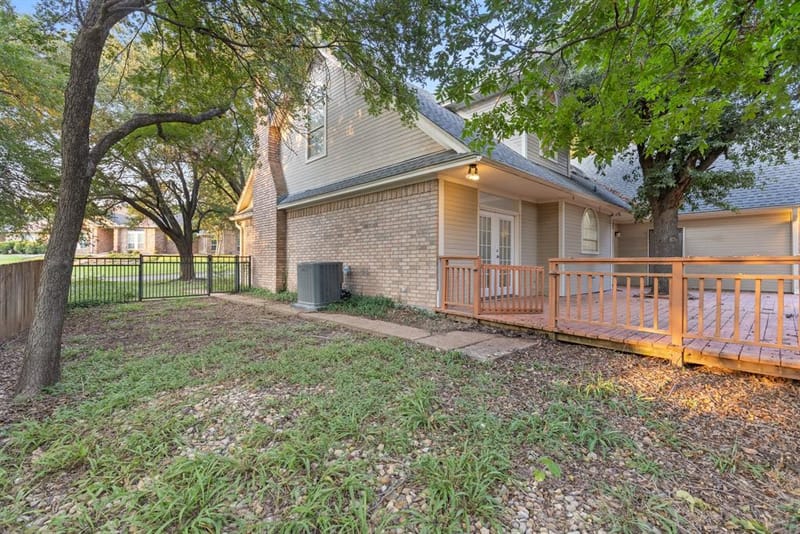 207 Westlane Circle, Woodway TX 76712 - Photo 10