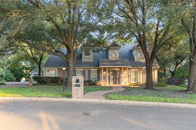207 Westlane Circle, Woodway TX 76712 - Photo 4