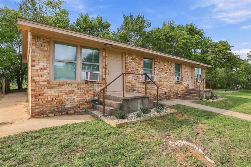 701 W Hull A & B Street, Denison TX 75020 - Photo 2