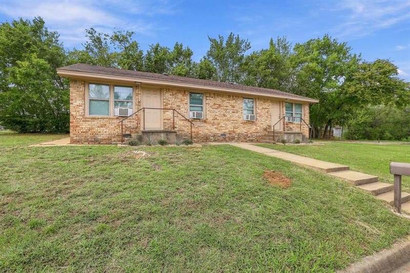 701 W Hull A & B Street, Denison TX 75020 - Photo 22