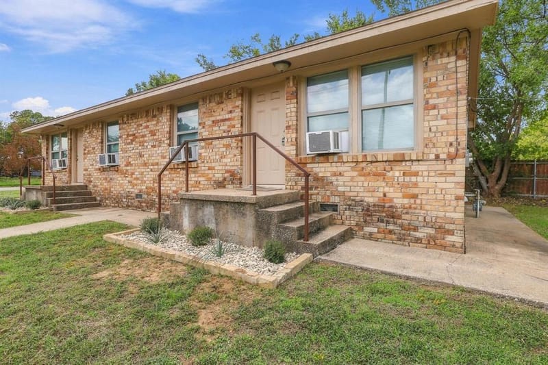 701 W Hull A & B Street, Denison TX 75020
