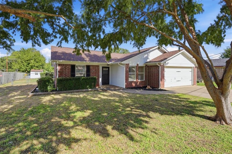 706 Shady Grove Drive, Granbury TX 76049 - Photo 2