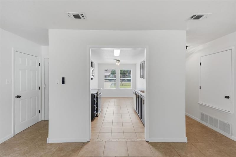 706 Shady Grove Drive, Granbury TX 76049 - Photo 5