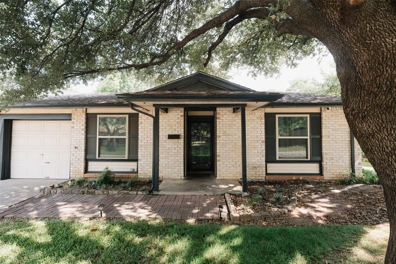 311 Town Creek Drive, Euless TX 76039