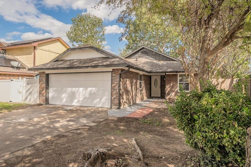 4811 Abbott Avenue, Arlington TX 76018 - Photo 2
