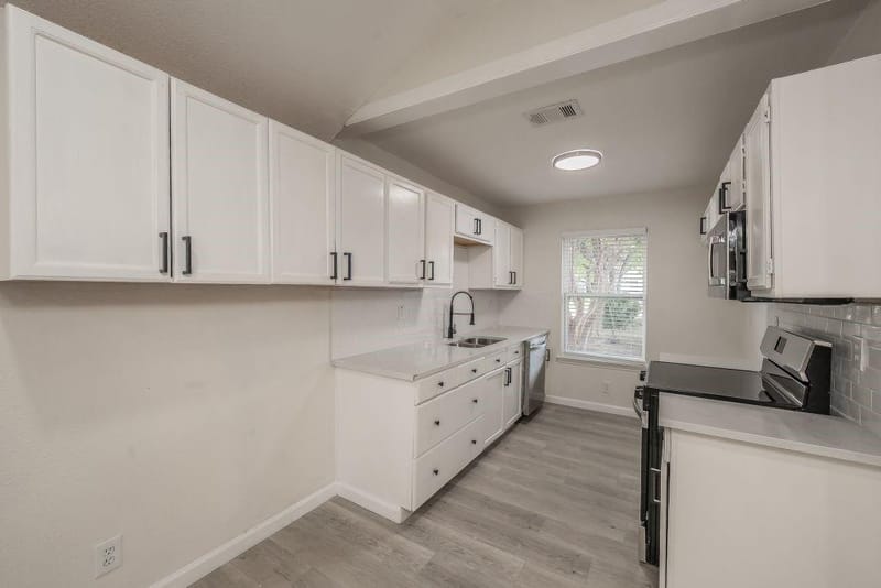 4811 Abbott Avenue, Arlington TX 76018 - Photo 12