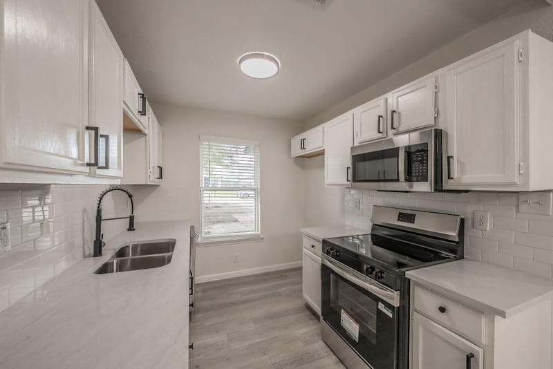 4811 Abbott Avenue, Arlington TX 76018 - Photo 11