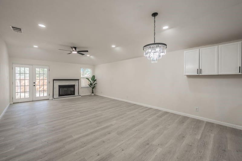 4811 Abbott Avenue, Arlington TX 76018 - Photo 4