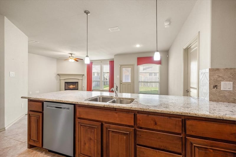 5103 Glen Meadow Drive, Arlington TX 76001 - Photo 3