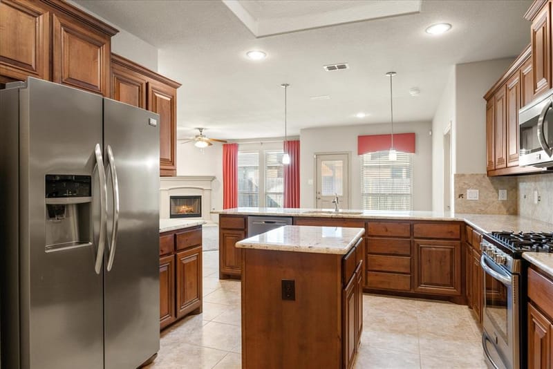 5103 Glen Meadow Drive, Arlington TX 76001 - Photo 4