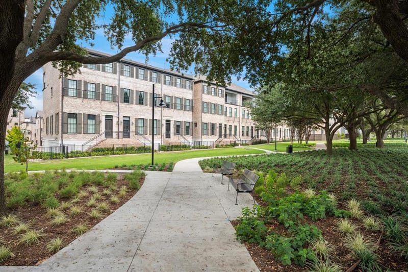 4076 Oak Circle, Addison TX 75001 - Photo 16