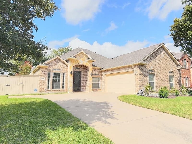 717 Keswick Drive, DeSoto TX 75115 - Photo 2