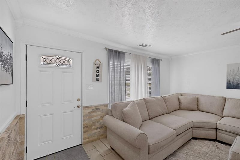 6937 Misty Glen Court, Fort Worth TX 76120 - Photo 4