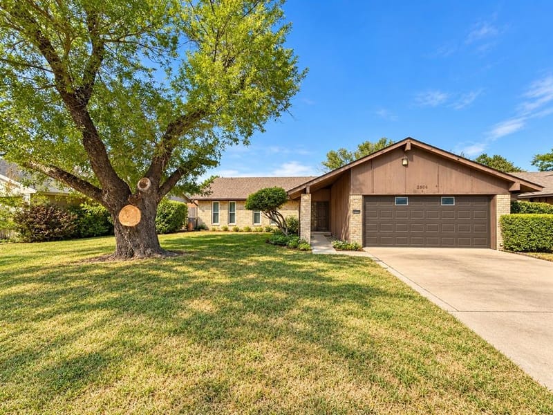 2806 Arcadia Lane, Carrollton TX 75007 - Photo 2