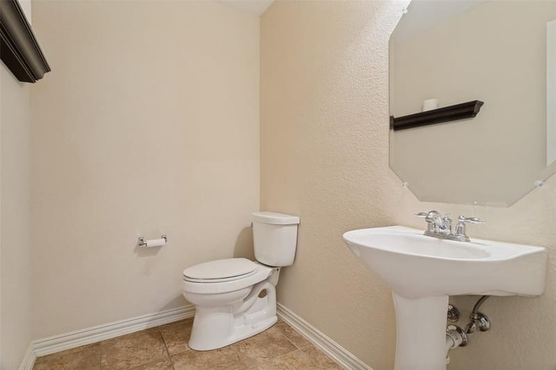 1021 Honeysuckle, Grapevine TX 76051 - Photo 19