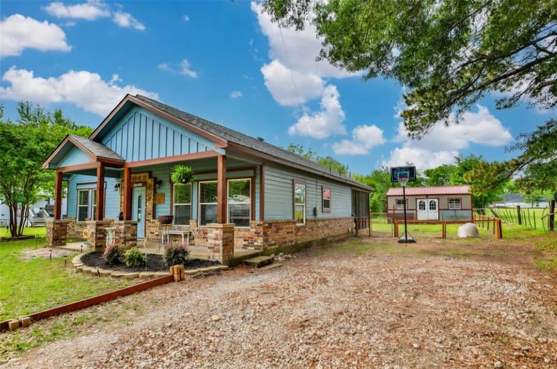 406 W Elm Street, Collinsville TX 76233 - Photo 2