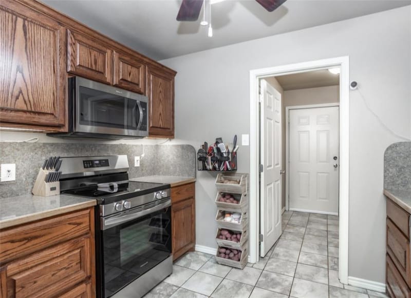406 W Elm Street, Collinsville TX 76233 - Photo 10