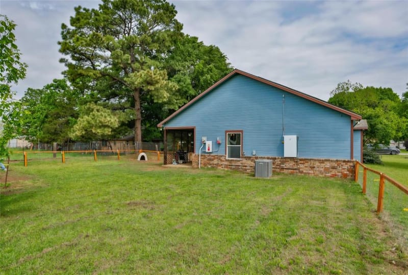 406 W Elm Street, Collinsville TX 76233 - Photo 21