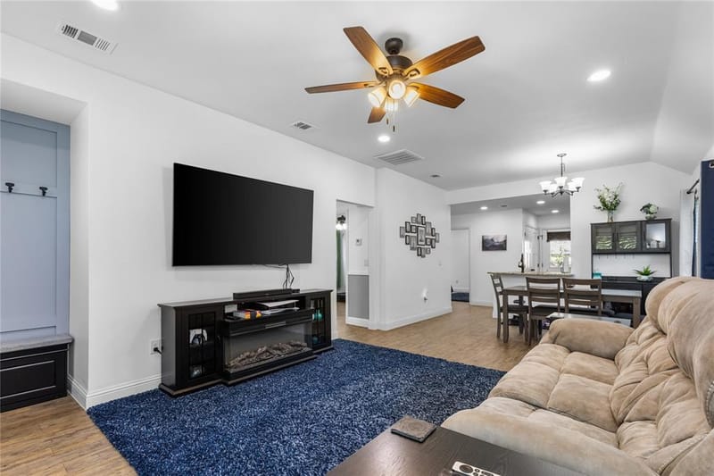 1031 W Gandy Street, Denison TX 75020 - Photo 2