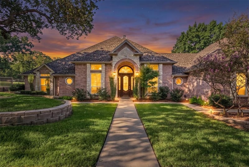 135 Country Vista Circle, Burleson TX 76028