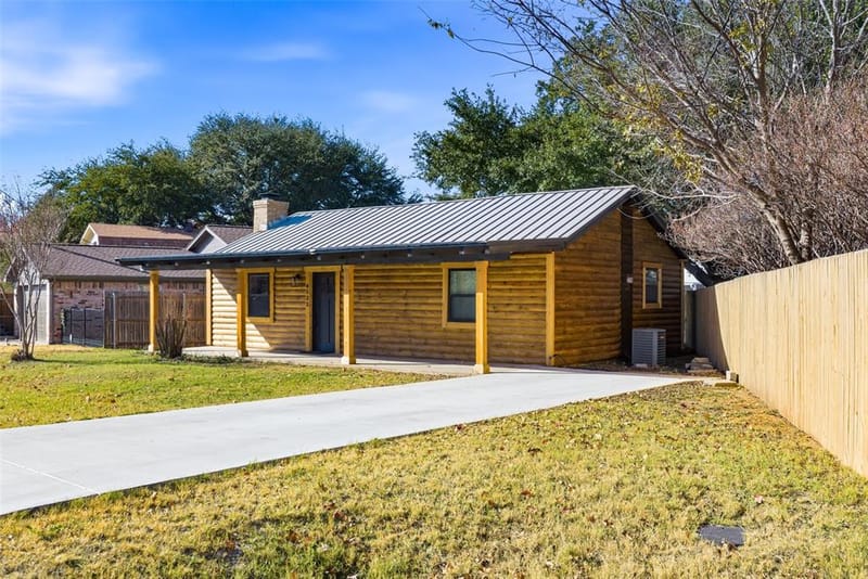 4522 Robin Court, Granbury TX 76049 - Photo 2