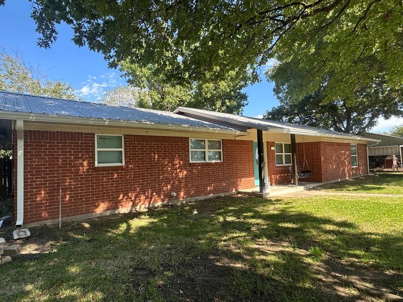 106 California Street, Saint Jo TX 76265 - Photo 3