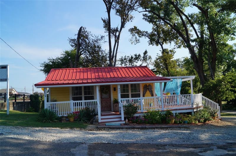 402 E College St, Canton TX 75103