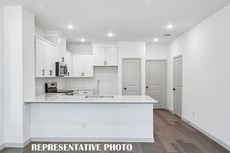 5206 Springlake Parkway, Haltom City TX 76117 - Photo 6