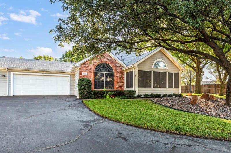 807 Cara Lane, Arlington TX 76012 - Photo 2