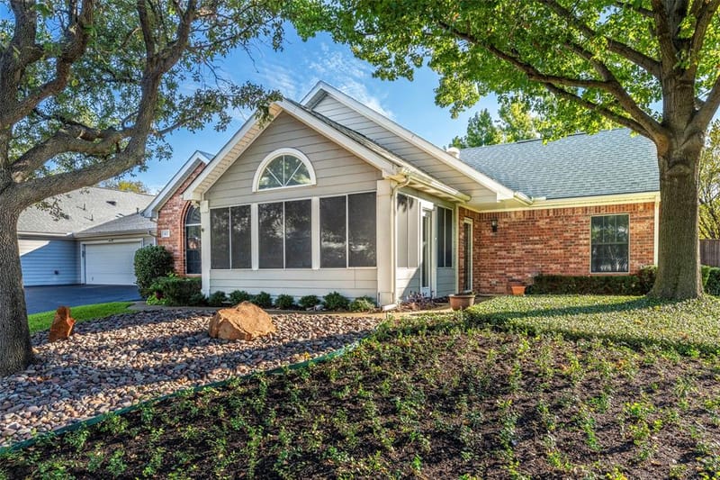 807 Cara Lane, Arlington TX 76012 - Photo 3