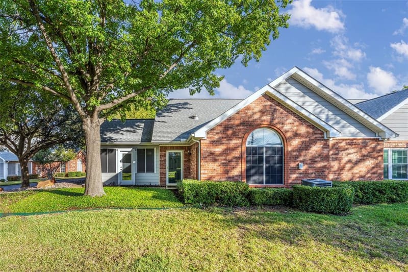 807 Cara Lane, Arlington TX 76012