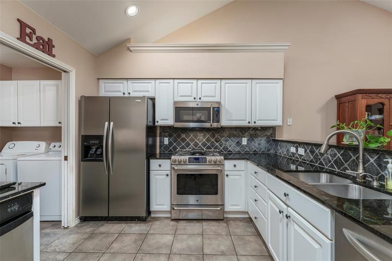 807 Cara Lane, Arlington TX 76012 - Photo 11