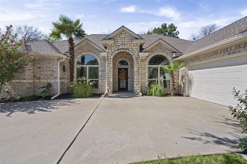 5589 Greenview Court, North Richland Hills TX 76148 - Photo 5