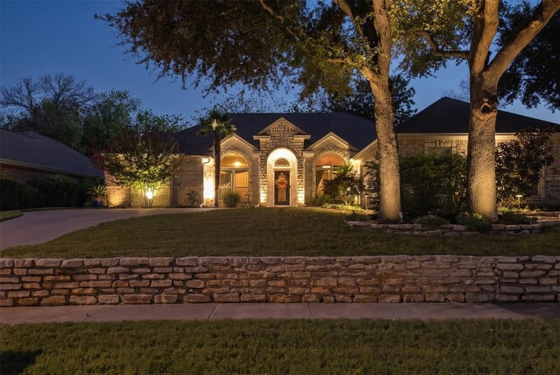 5589 Greenview Court, North Richland Hills TX 76148 - Photo 4