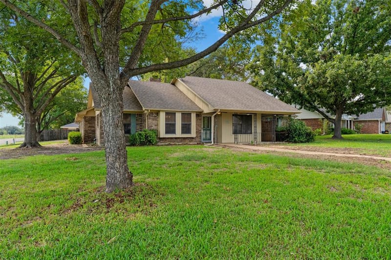 10 Oleander Street, Waco TX 76708 - Photo 2
