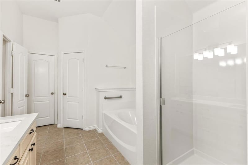 401 Hidden Knoll Drive, Burleson TX 76028 - Photo 14