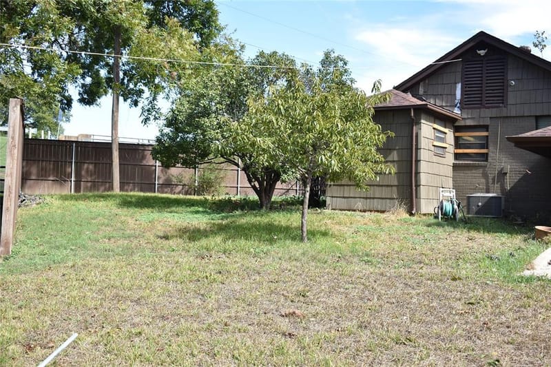 3923 Lawnview Avenue, Dallas TX 75227 - Photo 7