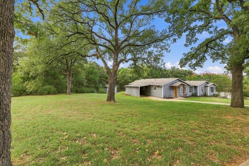 938 Amsden Street, Denison TX 75020 - Photo 4